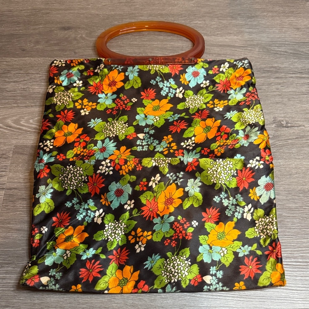 Vintage Floral Print Expandable Bag with Amber Lucite Handles - Picture 5 of 17